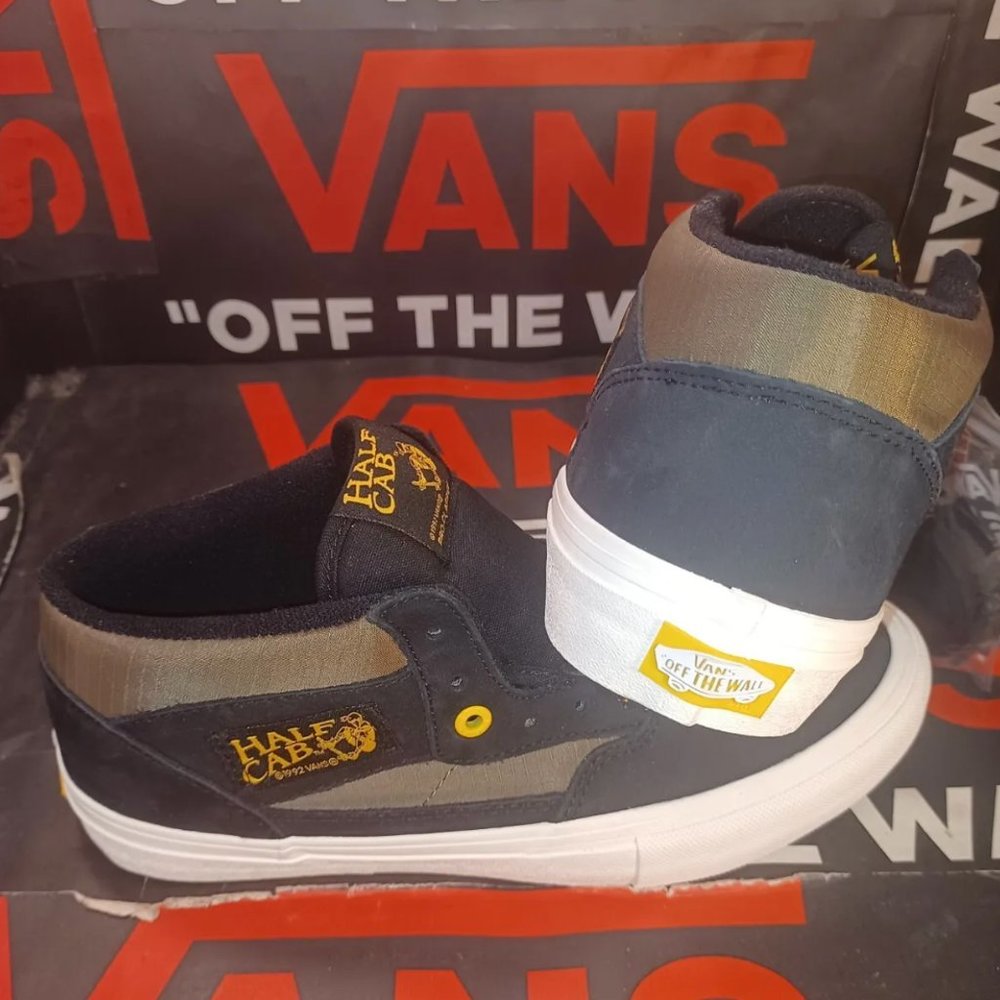 VANS Men's 6.5/Women's 8  Half Cab Surplus Black Military/White VN0A38CP0QG